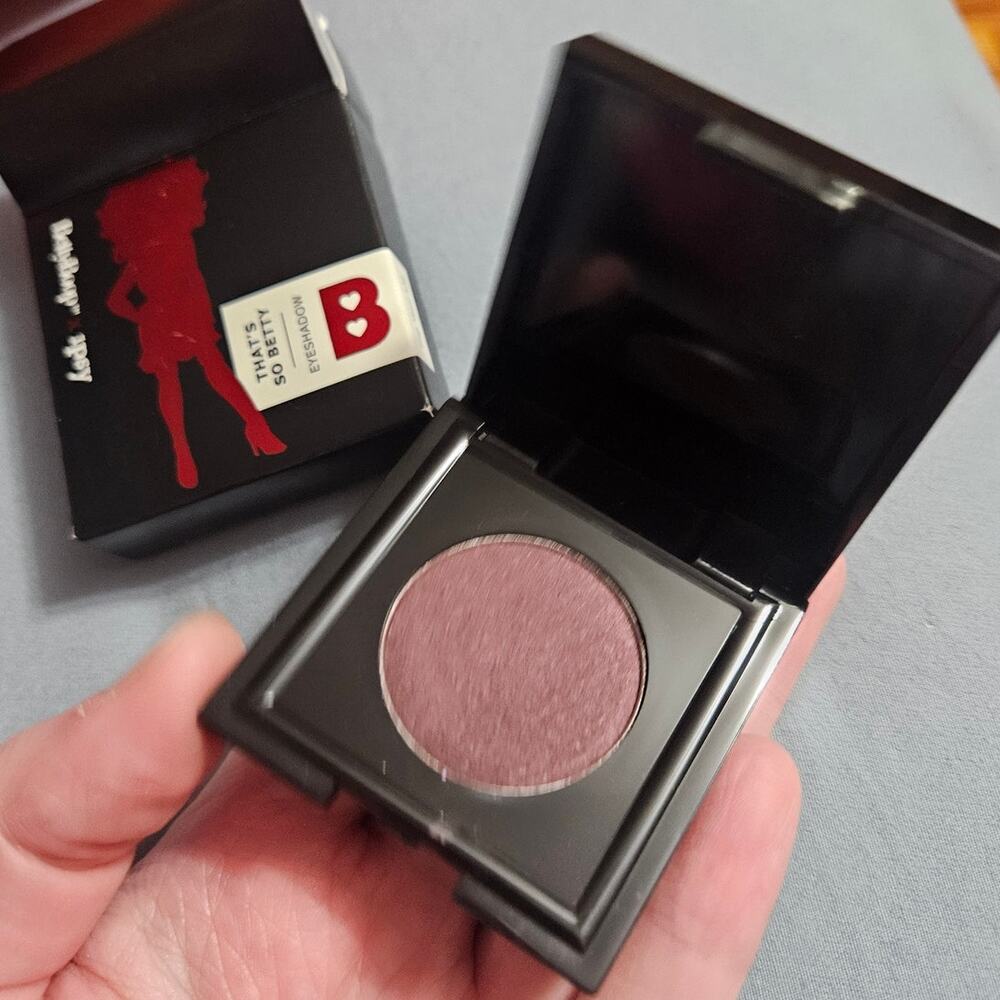 Betty Boop x Ipsy That’s So Betty Eyeshadow Flip Your Lid